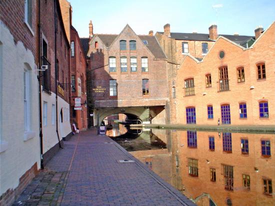 Walking or travelling in a Canal Boat... you will love it here