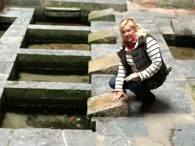 the fresh water that still flows here in the LAVATOIO since the arabs comes from the rocks….